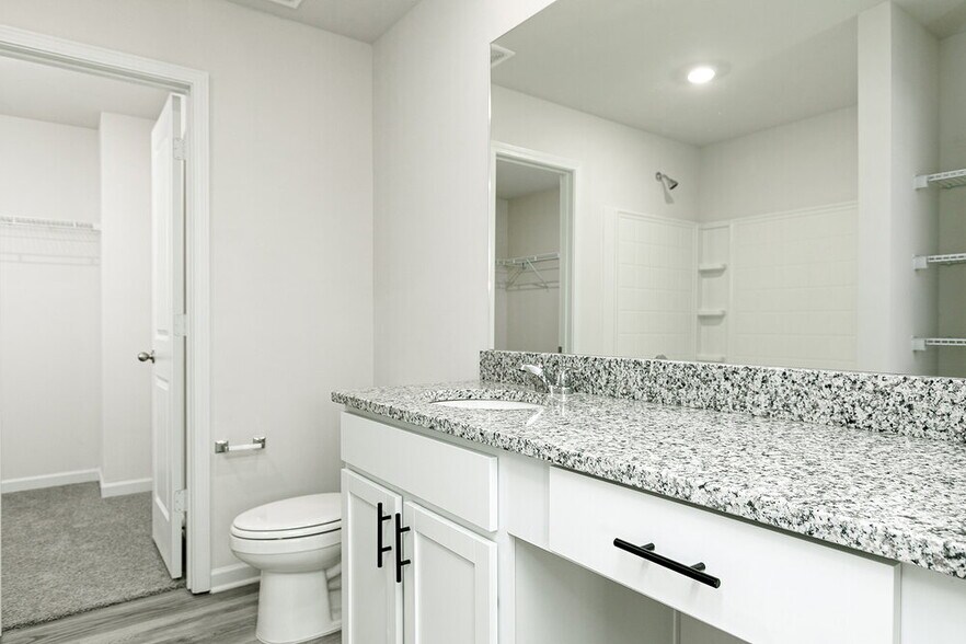Building Photo - 658 Mackenzie Cv