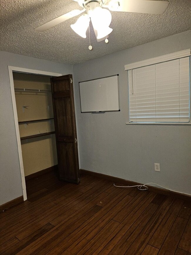 Building Photo - BEAUTIFUL 4 BEDROOM 2 BATH HOME IN THE BEAUTIFUL SOUTH DAYTONA