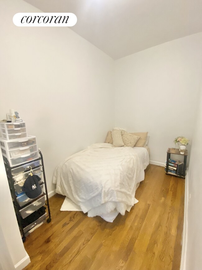 Building Photo - 413 E 70th St