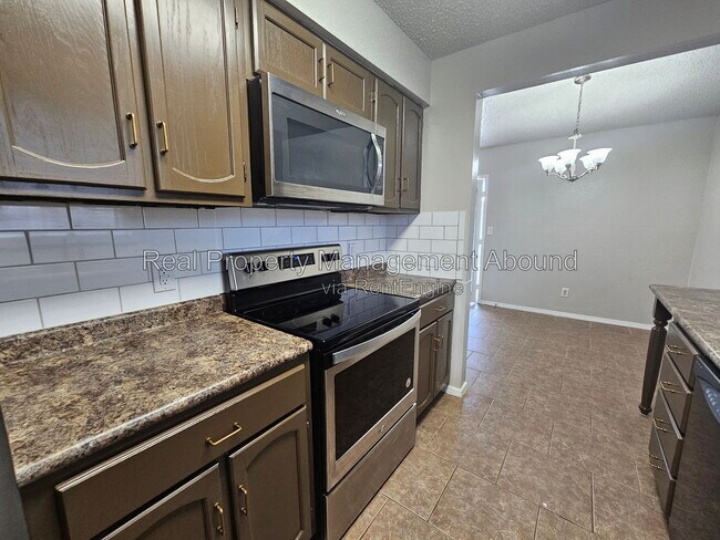 Building Photo - 18341 Woodcrest Ln