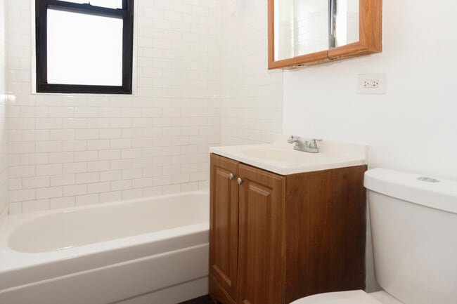 3627.Dickens.3A-8 - 3625 W. Dickens St.