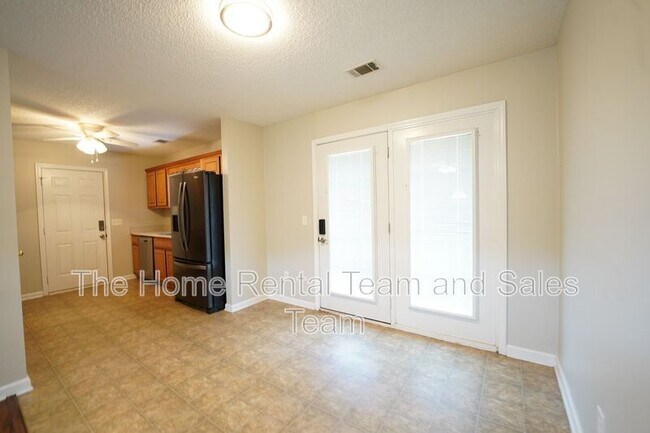 Building Photo - 134 Mustang Dr
