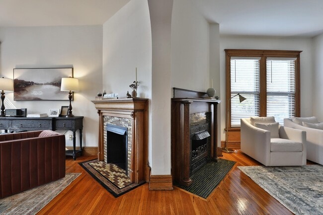 Building Photo - 398 W 5th Ave