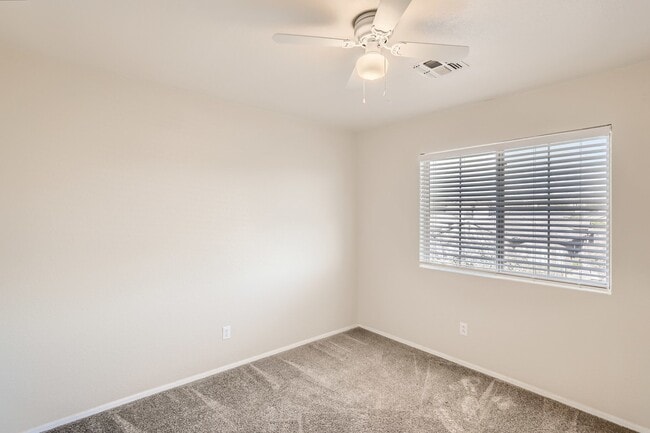 Building Photo - Pets Welcome. Turf backyard. Quiet cul-de-sac lot. Bonus Room/loft. 3 blocks to award winning Ant...