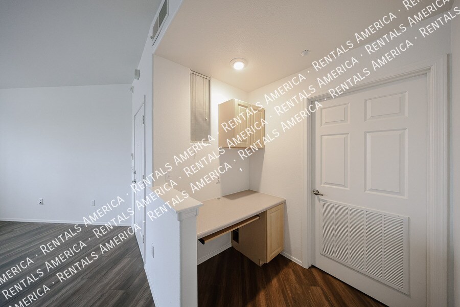 Building Photo - 5303 N 7th St