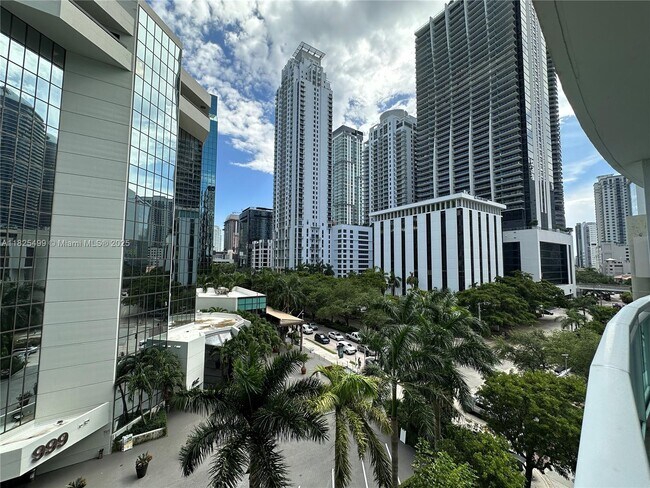 Building Photo - 951 Brickell Ave