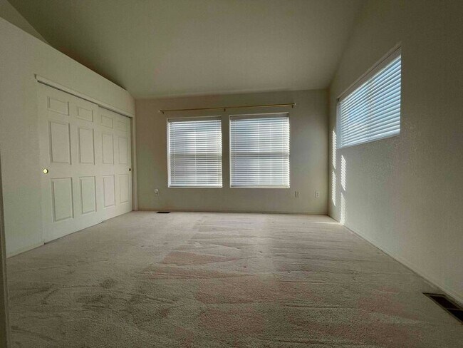 Building Photo - 451 Stardust Ct