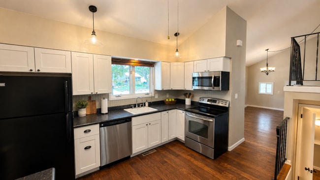 Building Photo - 1202 Paloverde Dr