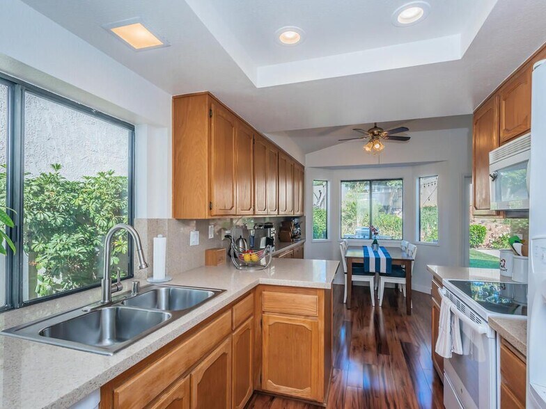 Building Photo - 906 Alyssum Rd