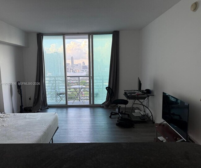 Building Photo - 325 S Biscayne Blvd