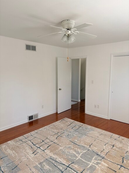 Building Photo - 1436 North Rd SE