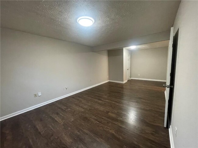 Building Photo - 3015 Cascade Manor Dr