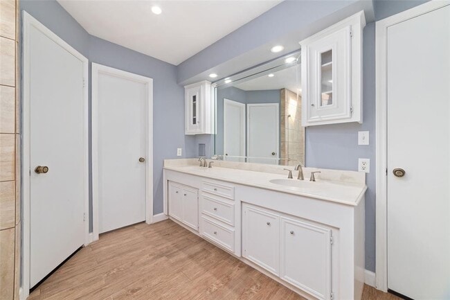 Building Photo - 214 Brocket Pl