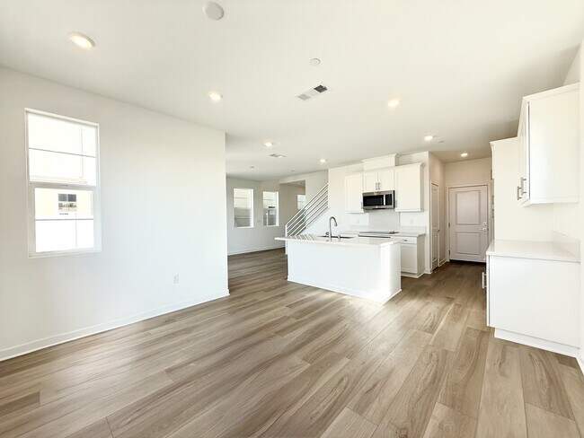 Building Photo - 4553 S Patterson Paseo