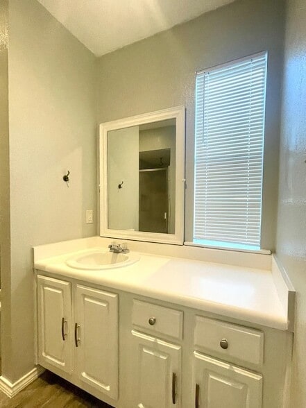 Building Photo - 307 E Mitchell St