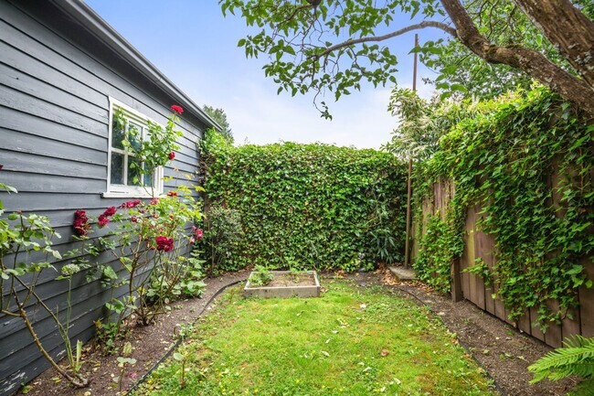 Building Photo - 1706 Warren Ave N