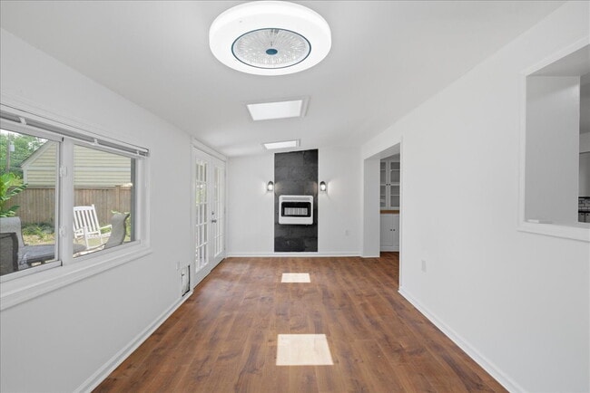 Building Photo - Charming Split-Level Home in the Heart of Alexandria