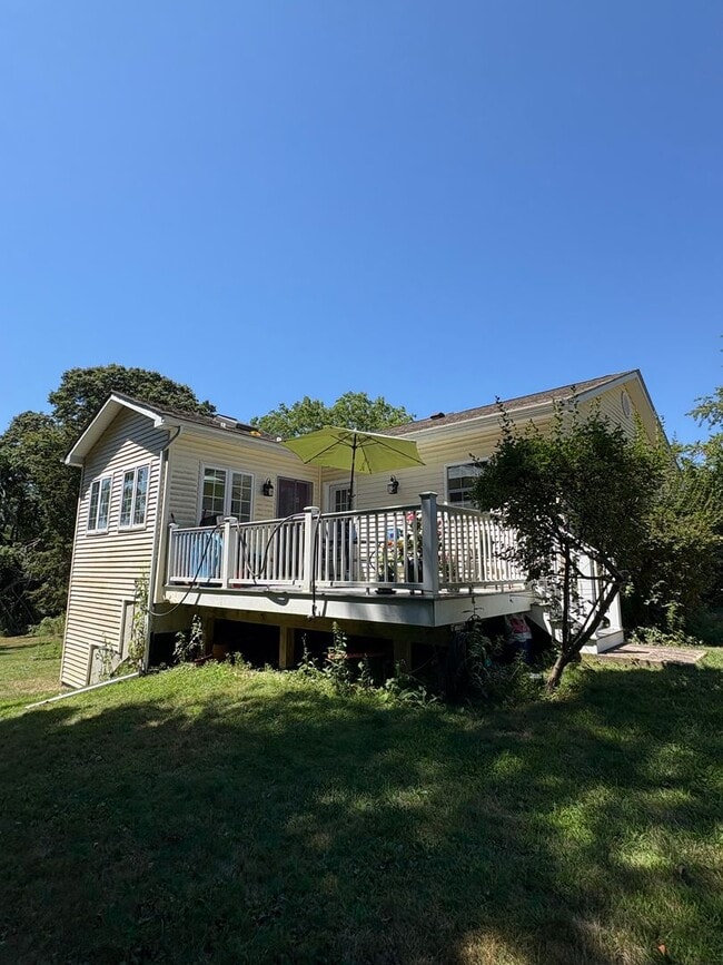 Building Photo - 2-Bed Single Family in New London!
