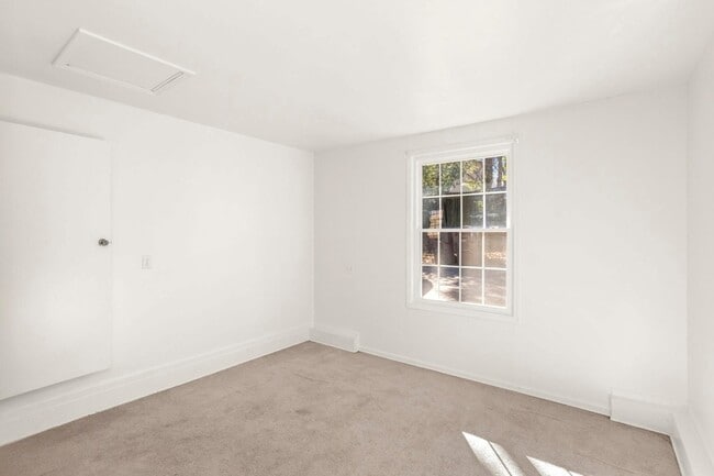 Building Photo - 5100 Colemont Dr