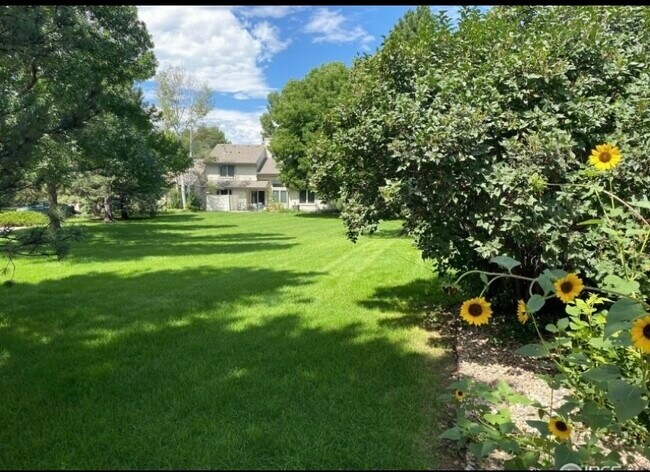 Greenbelt adjacent to unit for dog exercise - 1424 Front Nine Dr