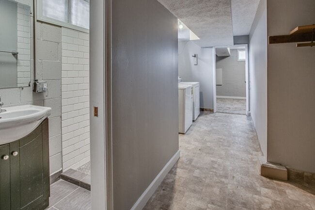 Building Photo - 7071 Izard St