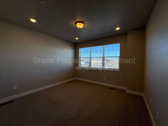 Building Photo - 1585 W 68th Ave