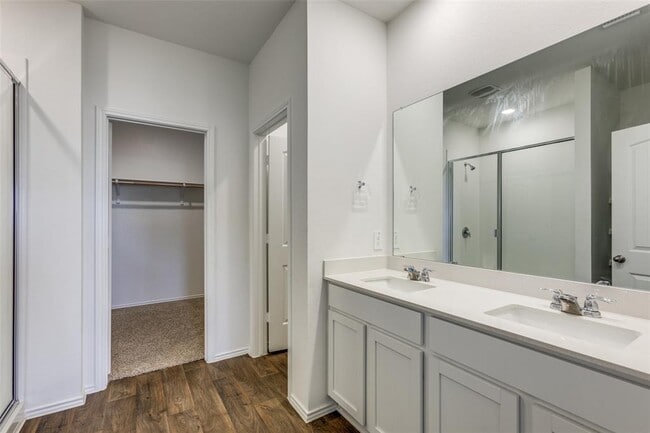 Building Photo - 543 Sandringham Lp