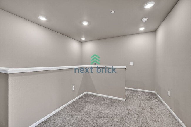 Building Photo - 3 Bed, 2.5 Bath Beautiful Condo Available ...