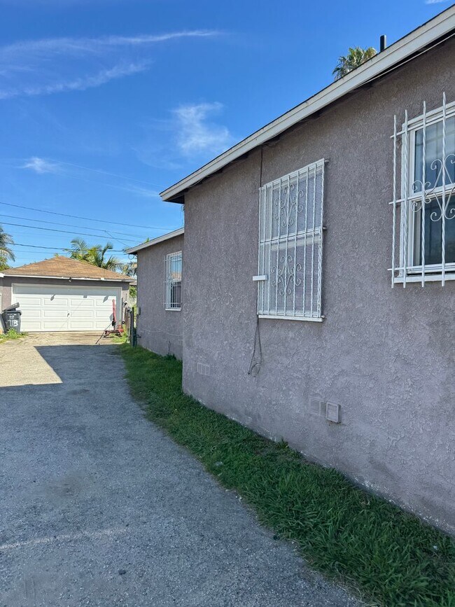 Building Photo - 713-715 E. Cocoa St.