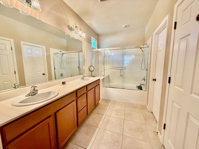 Building Photo - Great home in a cul de sac