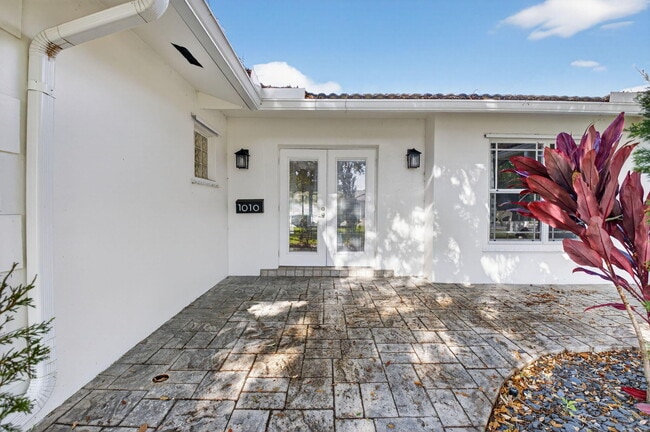 Building Photo - 1010 SW 2nd St