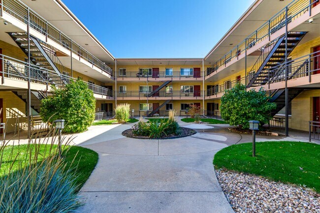 Building Photo - 830 20th St