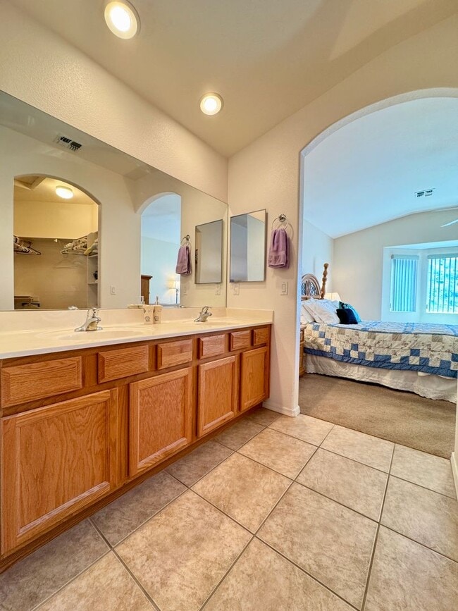Building Photo - FOX CREEK Cul De Sac Home with Garage