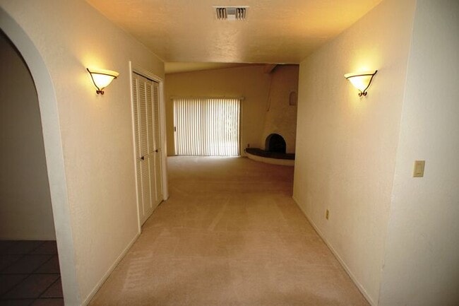 Building Photo - 2920 N La Chiquita Ave