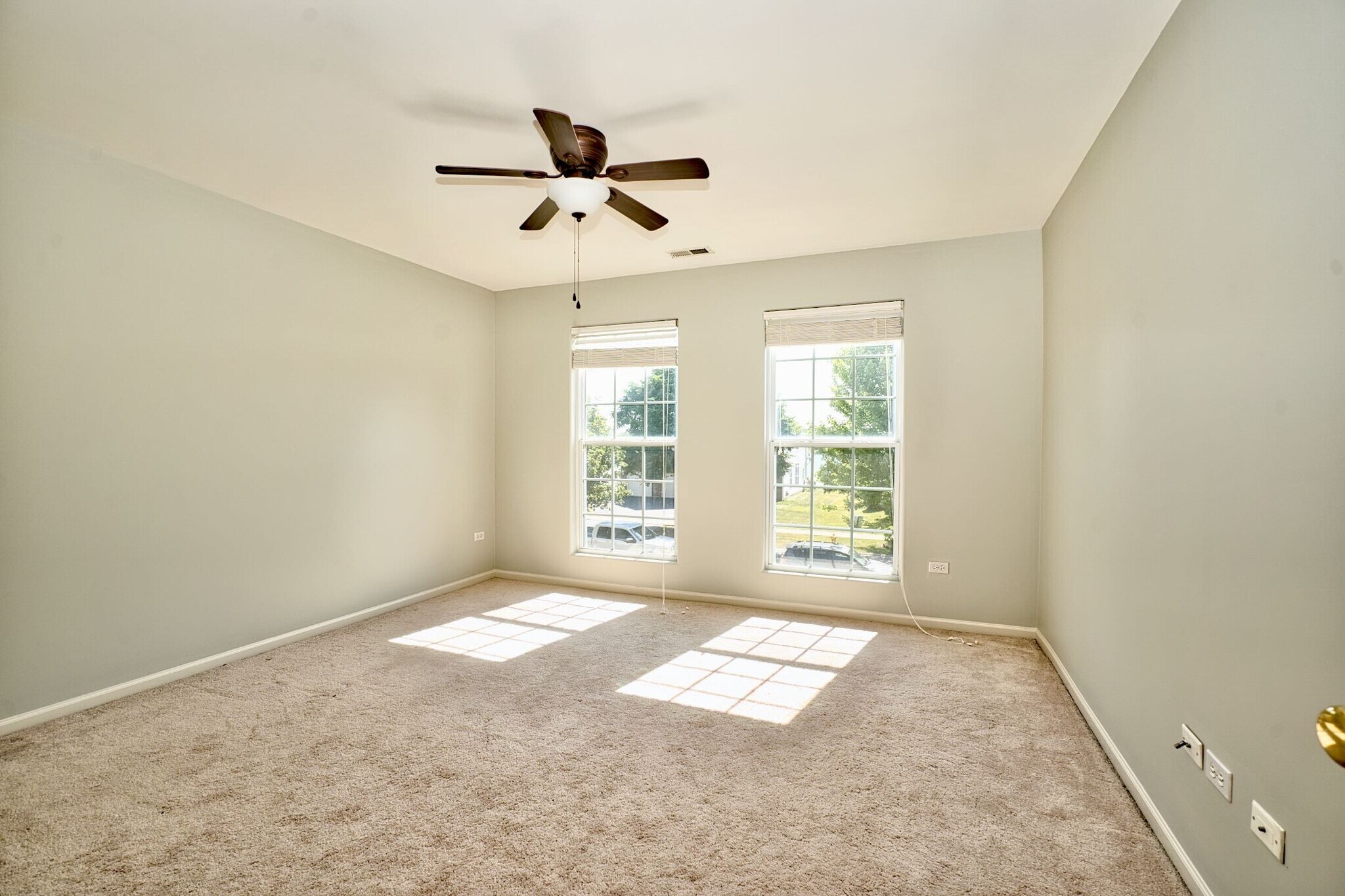 Building Photo - 447 Cardinal Ln