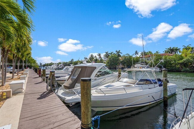 Building Photo - 90 Edgewater Dr