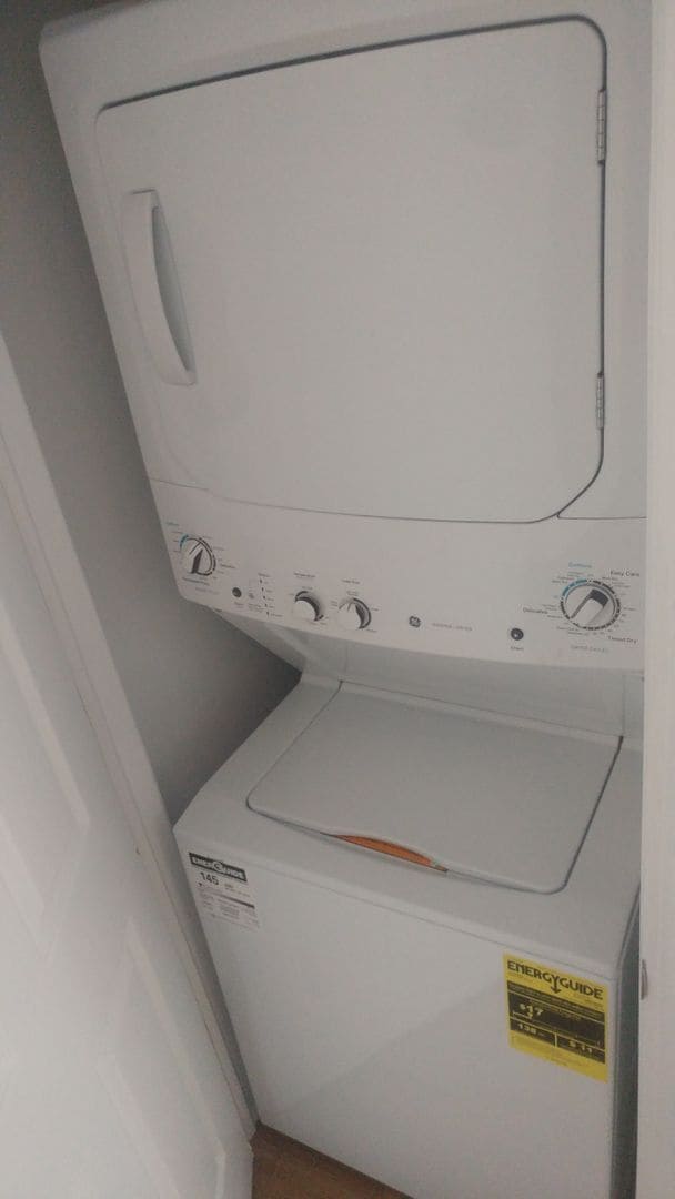 Building Photo - Newly Renovated - South Side Flats