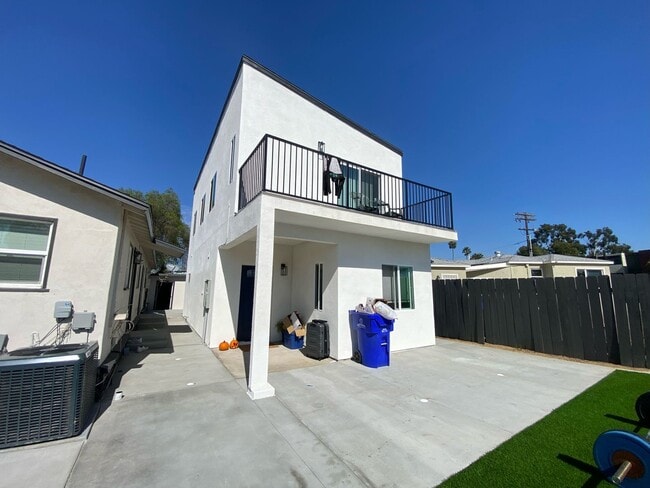 Building Photo - 4 BD/2BA on the Corner of Montezuma & La D...