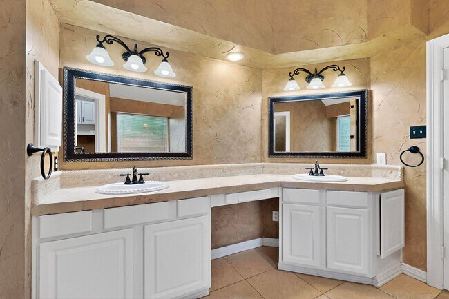 Building Photo - Chandlers Landing 4-Bedroom Home with Office