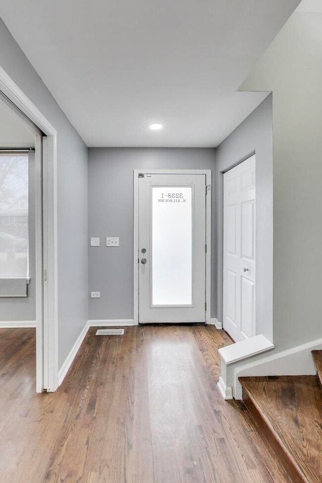 Building Photo - 3238 N Kilbourn Ave