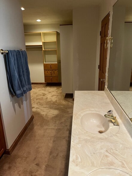 Building Photo - 7182 Stagecoach Dr