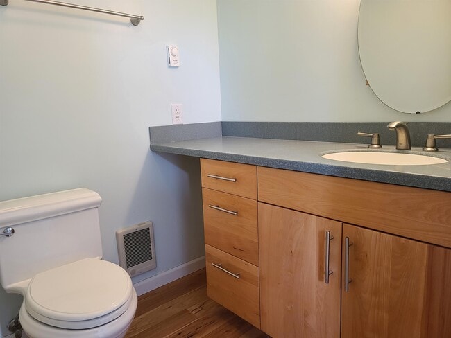 Building Photo - 1728 Edwards Dr