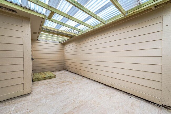 Building Photo - 11554 Chesswood Dr