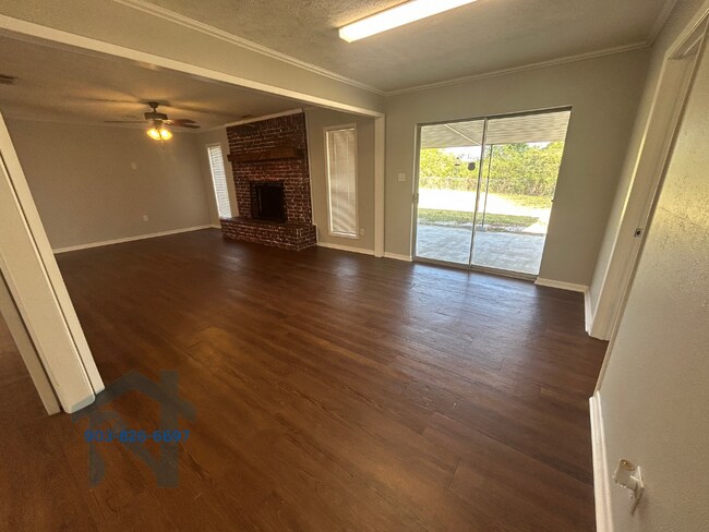 Building Photo - 1025 Crestview Dr S