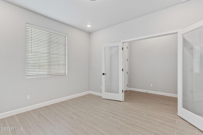 Building Photo - 824 Paseo Solar Dr