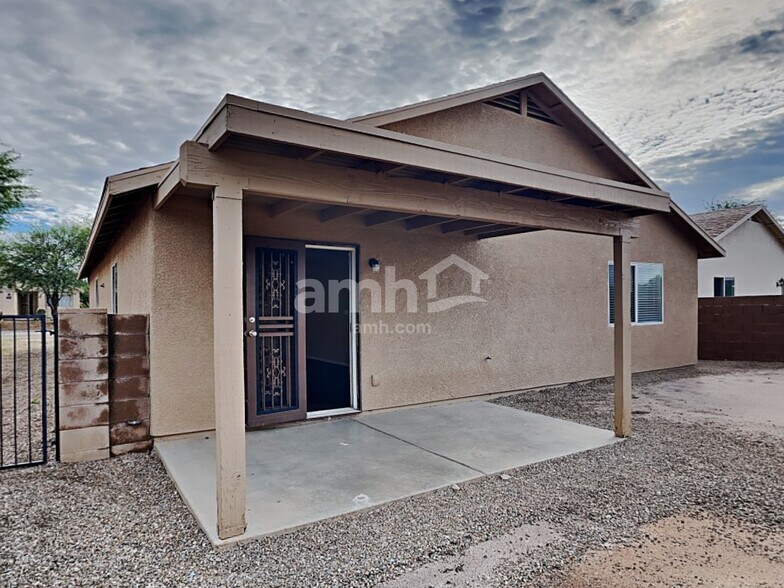 Building Photo - 7033 E Mitchell Flyer Rd