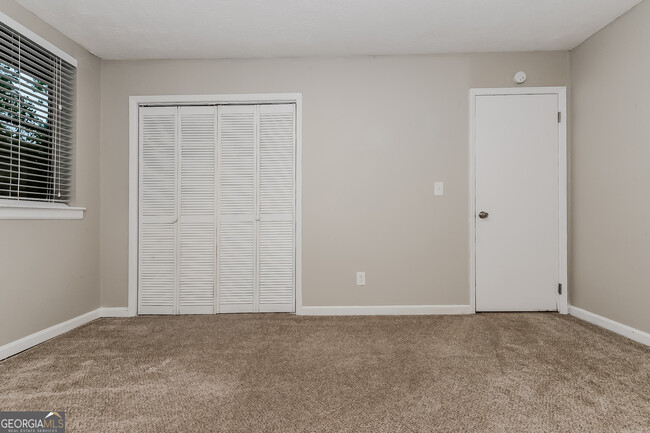 Building Photo - 5744 Mountain Park Way