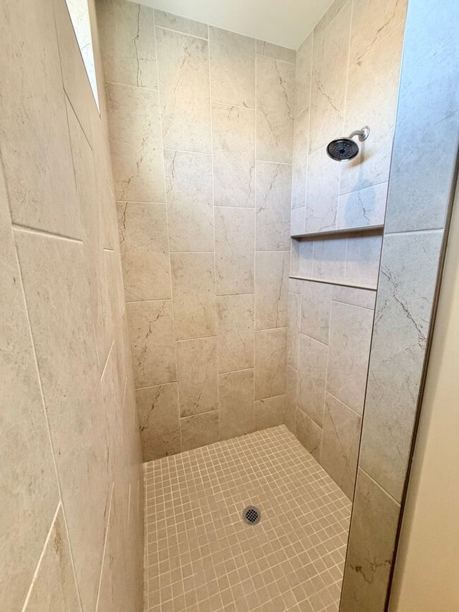 Building Photo - Beautiful 3 Bedroom Home In Desert Color!