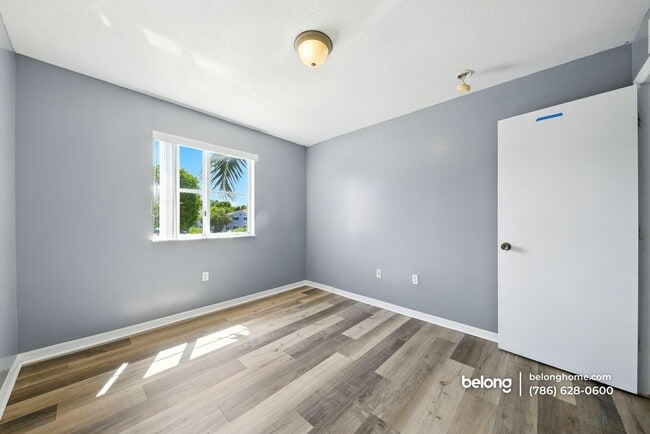 Building Photo - 2915 SE 15th Terrace