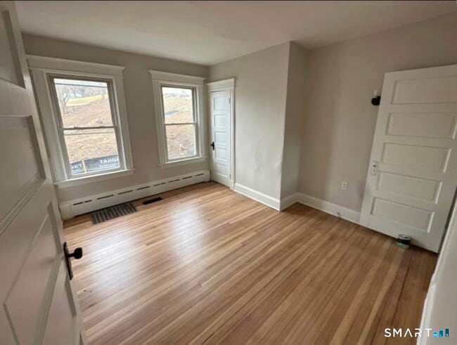 Building Photo - 151 Sunnyside Ave